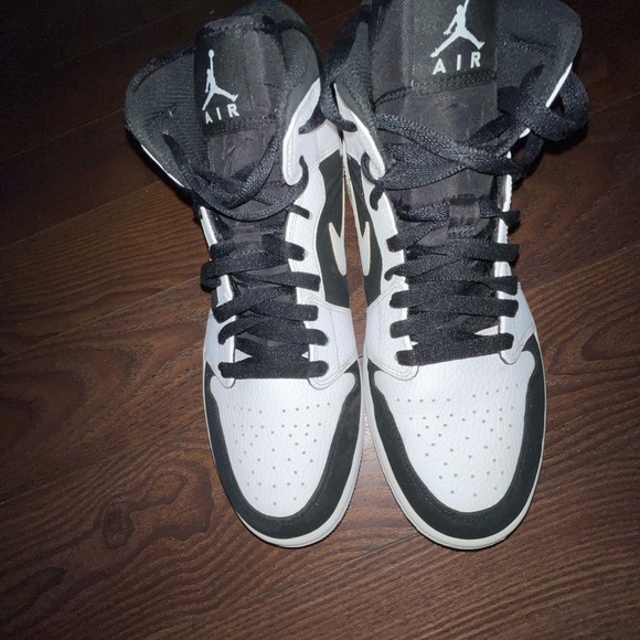 Jordan 1 mid black/white mens size 10 mint condition - Picture 9 of 16